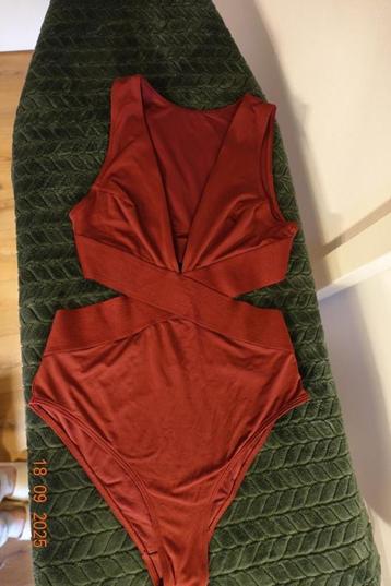 H&M bordeaux rood zwempak, maat 36 (valt als 34) beschikbaar voor biedingen