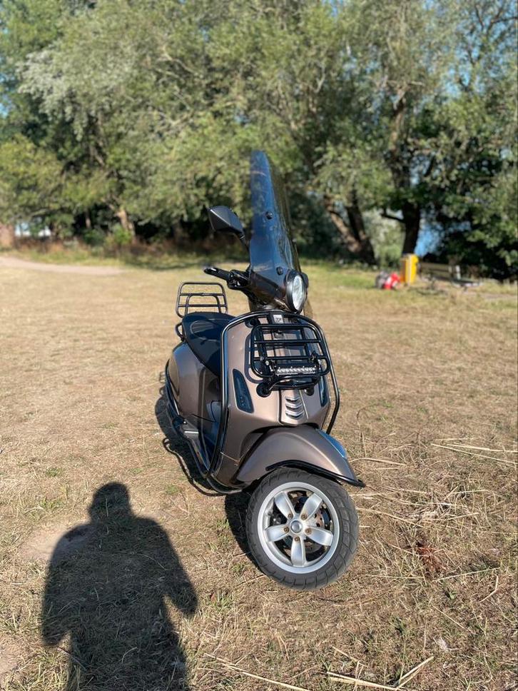 Vespa Primavera 4t 2014 Full option champagne bruin, Fietsen en Brommers, Scooters | Vespa, Zo goed als nieuw, Overige modellen