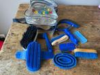 Blauwe pony verzorgingsset met borstels etc, Dieren en Toebehoren, Ophalen, Zo goed als nieuw