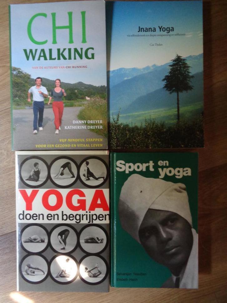 Yoga Jnana Chi Walking Sport Boek Boeken 4X (1 Koop), Sport en Fitness, Yoga en Pilates, Zo goed als nieuw, Overig, Ophalen