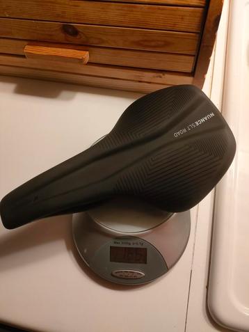 166g - Nooit geïnstalleerd carbon zadel ACID nuance SLT road beschikbaar voor biedingen