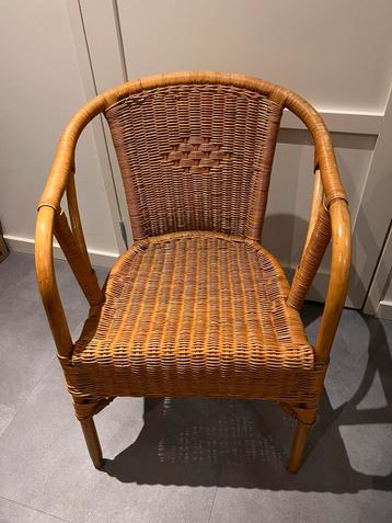 Rieten stoel beschikbaar voor biedingen