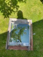 Oud Zolderluik / Dakraam met Glas en IJzer, Doe-het-zelf en Verbouw, Glas en Ramen, Gebruikt, Minder dan 80 cm, Ophalen of Verzenden