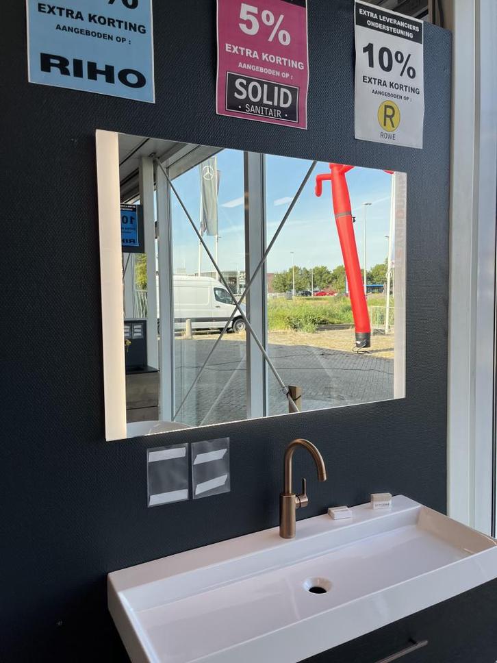 Primabad spiegel met links & rechts LED-verlichting, Doe-het-zelf en Verbouw, Sanitair, Zo goed als nieuw, Overige typen, Glas