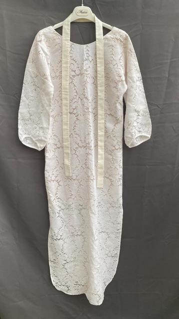 Long white dress beschikbaar voor biedingen