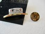 Goud/zilverkleur pin model HOED met steentjes erin, Verzenden, Zo goed als nieuw, Overige onderwerpen, Speldje of Pin