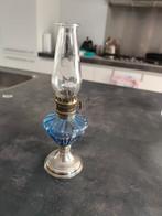 Antieke olielamp met blauw glas, Antiek en Kunst, Antiek | Lampen, Ophalen of Verzenden