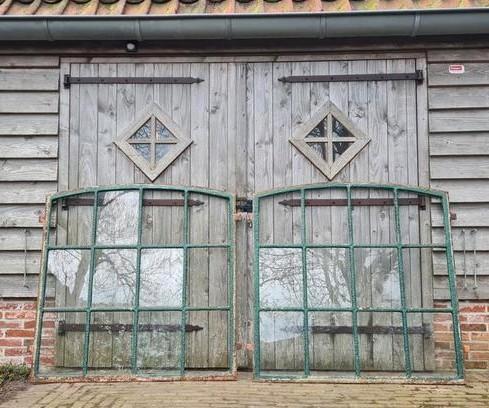 2 XXL Gietijzeren stalraam, kerkraam boerderijraam stalramen, Doe-het-zelf en Verbouw, Glas en Ramen, Gebruikt, Gevelraam of Ruit