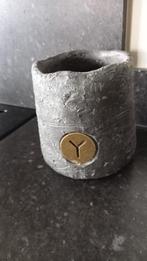 Gaaf stenen potje van Brynxz, 10 cm hoog, Minder dan 50 cm, Steen, Ophalen of Verzenden, Zo goed als nieuw