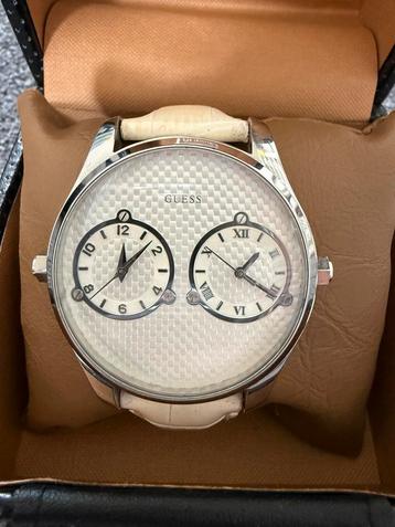 Guess horloge wit beschikbaar voor biedingen