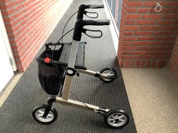REHASENSE LICHTGEWICHT ROLLATOR SERVER MAAT MEDIUM z.g.a.n beschikbaar voor biedingen