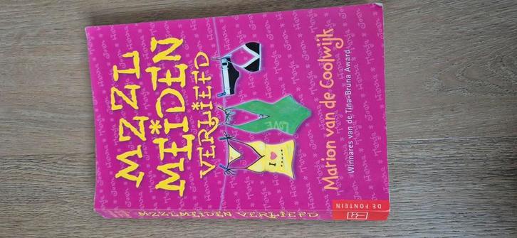 Boek, mzzl meiden verliefd, Marion van de coolwijk, Boeken, Kinderboeken | Jeugd | 10 tot 12 jaar, Zo goed als nieuw, Ophalen of Verzenden