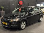 Ford Focus 1.6 Ghia Airco | Cruise | Multimedia | Nap | Apk, Auto's, Gebruikt, 4 cilinders, 620 kg, Zwart
