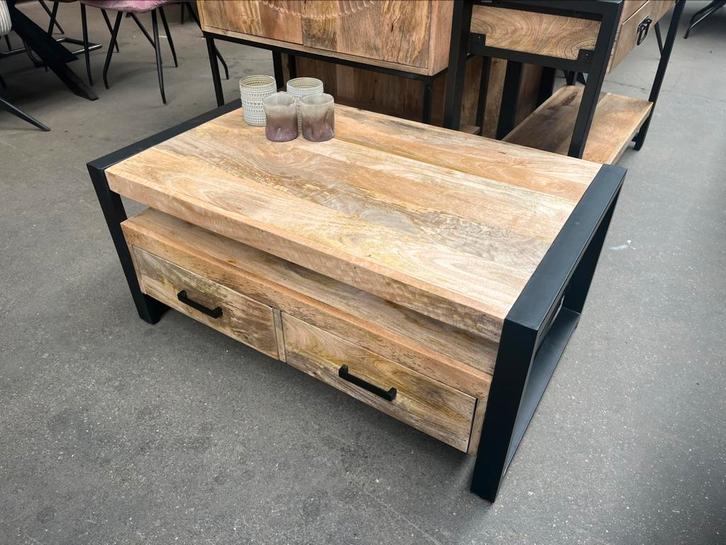 Magazijn leegverkoop salontafel Britt mangohout metaal zwart, Huis en Inrichting, Woonaccessoires | Overige, Nieuw, Ophalen of Verzenden