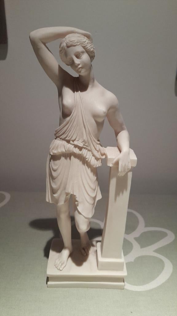 Griekse Godin Artemis Beeld, Ophalen