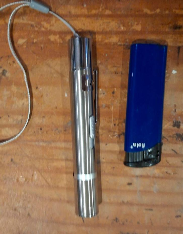 Zaklamp en laserpen in 1, Caravans en Kamperen, Zaklampen, Nieuw, Accu, Ophalen of Verzenden