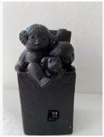 Stone Art beeld twee kindjes met hond in kist 14,5 cm, Ophalen of Verzenden