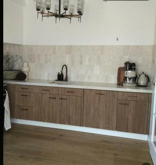 Super gave fluted/latjes walnoot houten keuken incl grepen, Huis en Inrichting, Keuken | Keukenelementen, Zo goed als nieuw, Minder dan 100 cm