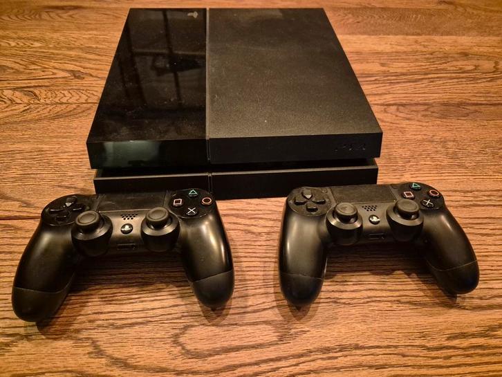 PlayStation 4 met 2 controllers, Spelcomputers en Games, Spelcomputers | Sony PlayStation 4, Gebruikt, Original, 500 GB, Met 2 controllers