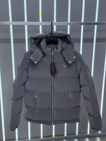 Prada winterjassen grey/beige beschikbaar voor biedingen
