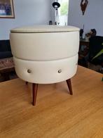 Vintage poef op pootjes., Ophalen, Minder dan 50 cm, Gebruikt, Rond