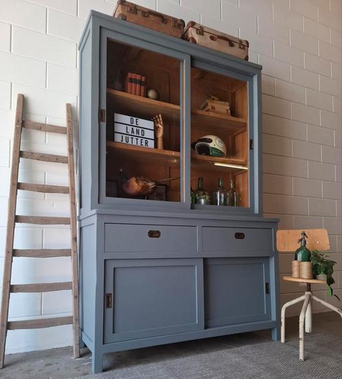 Strakke vintage/brocante schoolkast, Scandinavisch grijs, Huis en Inrichting, Kasten | Buffetkasten, Zo goed als nieuw, 200 cm of meer