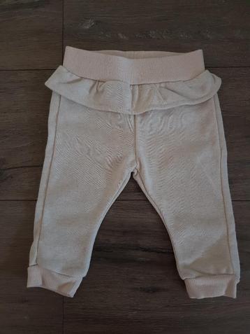 (W) Joggingbroekje / broekje meisje -- maat 68 -- lurex goud beschikbaar voor biedingen