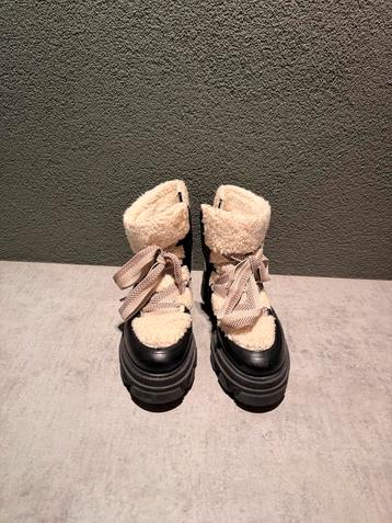 Winterlaarzen van het merk DWARS met teddy voering maat 39 beschikbaar voor biedingen