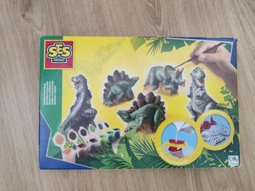 SES gipsset dino's met extra gips beschikbaar voor biedingen