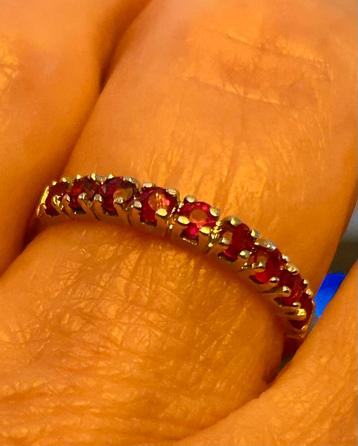 Gouden ring- rijring 585-Robijn-mt.19 beschikbaar voor biedingen