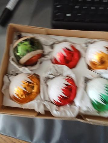te koop per stuk 6 oude glazen gesuikerde kerstballen beschikbaar voor biedingen