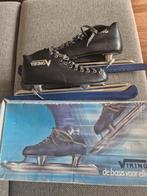Viking Junior Laag schaatsen + beschermers mt 44, Sport en Fitness, Schaatsen, Ophalen of Verzenden, Zo goed als nieuw, Noren