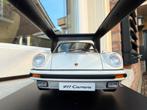 1:18 Porsche 911 (930) Carrera 3.2 wit 1988 Autoart 78012, Hobby en Vrije tijd, Modelauto's | 1:18, Ophalen of Verzenden, Zo goed als nieuw