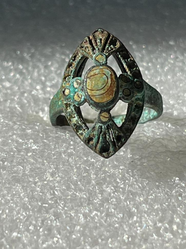 bodemvondst bronzen Kruisvaardersring Middeleeuwen, Antiek en Kunst, Antiek | Koper en Brons, Brons, Verzenden