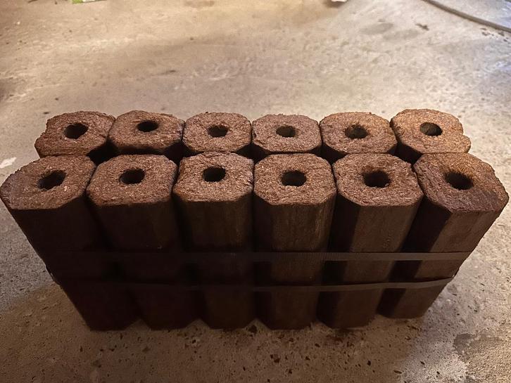 Pini Kay Briketten - DE ideale stookwarmte!!, Tuin en Terras, Haardhout, Blokken, Eikenhout, 3 tot 6 m³, Ophalen