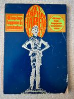 Dit hap-hap-happens in Amsterdam - Jaren ‘60, Ophalen of Verzenden, 20e eeuw of later, Gelezen