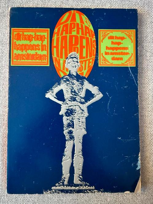 Dit hap-hap-happens in Amsterdam - Jaren ‘60, Boeken, Geschiedenis | Stad en Regio, Gelezen, 20e eeuw of later, Ophalen of Verzenden