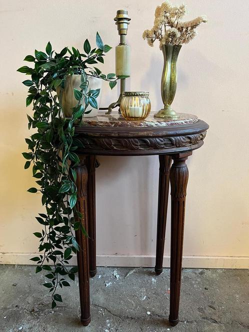 Uniek boho vintage houten tafeltje met marmeren blad, Huis en Inrichting, Tafels | Bijzettafels, Gebruikt, Rond, 60 cm of meer