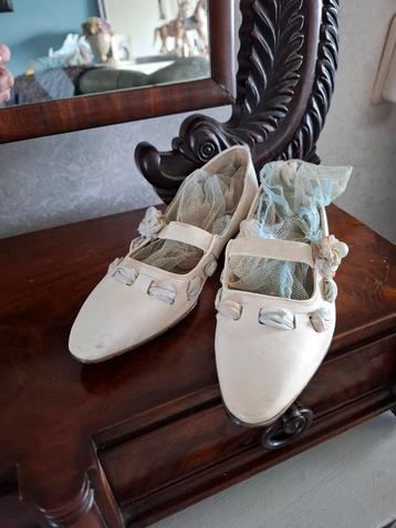 Vintage Kinderschoentjes Brocante beschikbaar voor biedingen