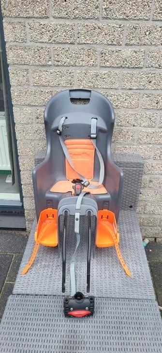 Polisport fietsstoeltje voor achterop de fiets beschikbaar voor biedingen
