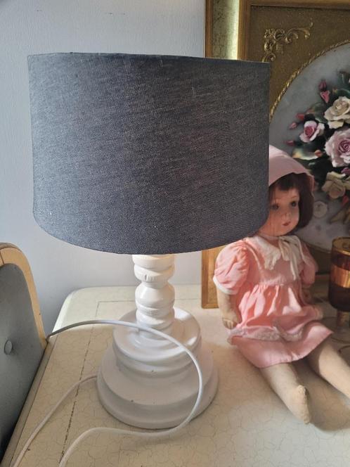 Landelijke tafellamp met vol houten voet foto 1 t/m 4, Huis en Inrichting, Lampen | Tafellampen, Zo goed als nieuw, Minder dan 50 cm