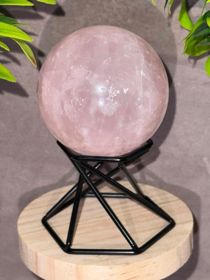 Rozenkwart Bol - 221 gram en 5,4 cm, Verzamelen, Mineralen en Fossielen, Mineraal, Ophalen of Verzenden