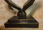 2 HANDEN HARTMAKEND / Bronzen beeld, Ophalen of Verzenden