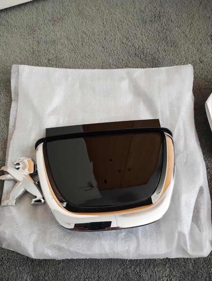 Peugeot RCZ voor bumper embleem, Auto-onderdelen, Carrosserie en Plaatwerk, Bumper, Peugeot, Voor, Nieuw, Ophalen of Verzenden