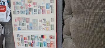 Twee postzegel albums beschikbaar voor biedingen