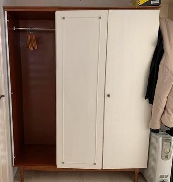 Kledingkast bijna antiek