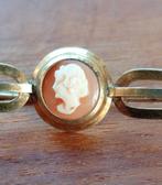 Vintage Camee Broche Goudkleurig, 4 tot 7 cm, Gebruikt, Ophalen of Verzenden, Met edelsteen