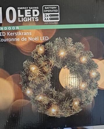 Kerstkrans met lichtjes beschikbaar voor biedingen