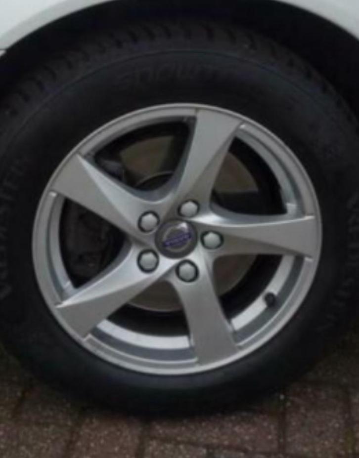 Volvo velgen op winterbanden, Auto-onderdelen, Banden en Velgen, Band(en), Winterbanden, 16 inch, 205 mm, Personenwagen, Gebruikt