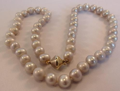 Lichtgrijs parelcollier met bicolor 14 karaat gouden slot, Sieraden, Tassen en Uiterlijk, Antieke sieraden, Ketting, Brons, Met edelsteen